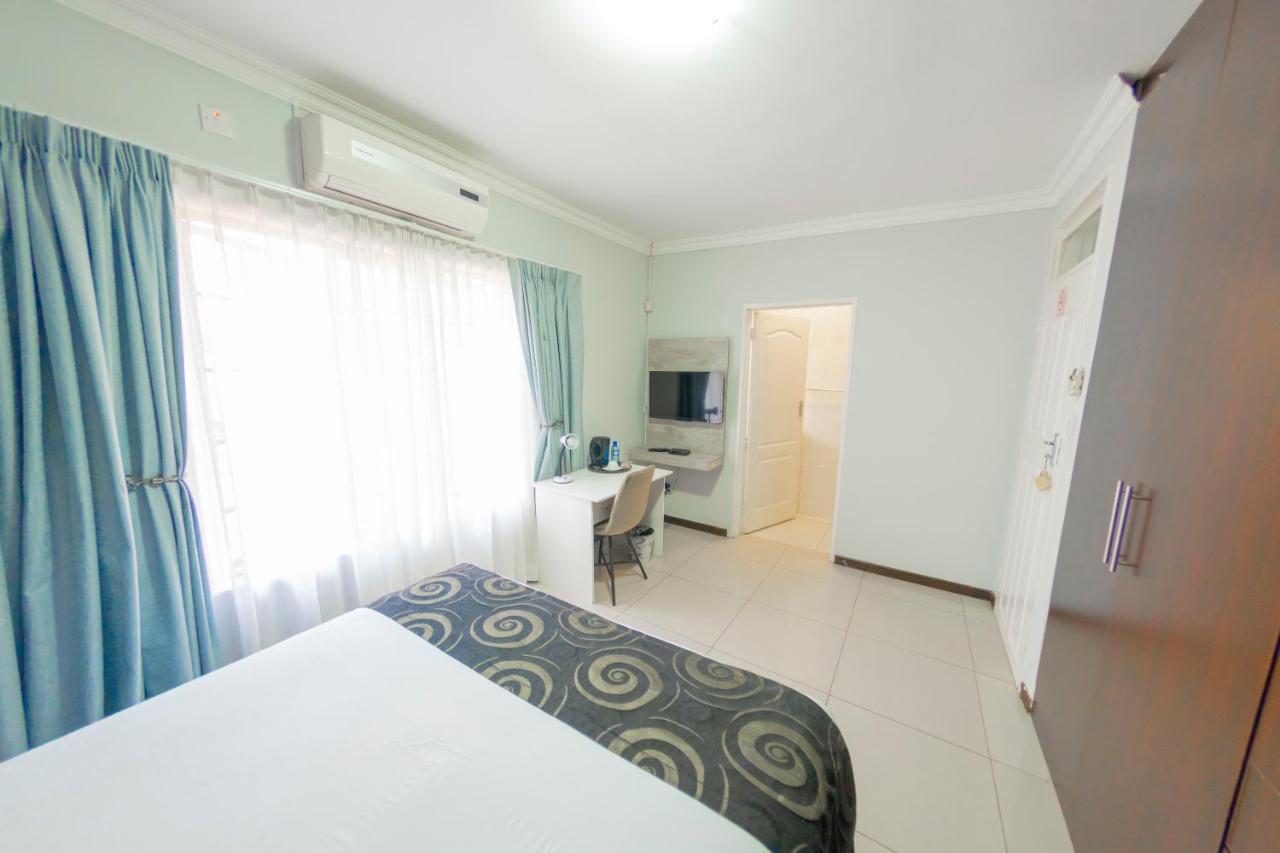 Green Lagoon Guest House Gaborone Exterior photo